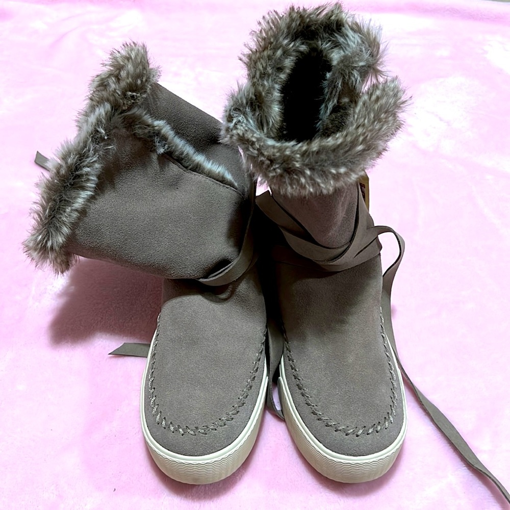 NWT Toms Wmn Vista Desert Taupe size 7